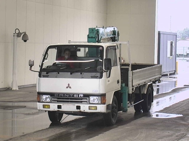 MITSUBISHI CANTER Gila . Crane 4 Dan