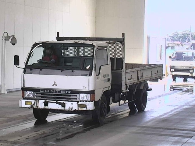 MITSUBISHI CANTER