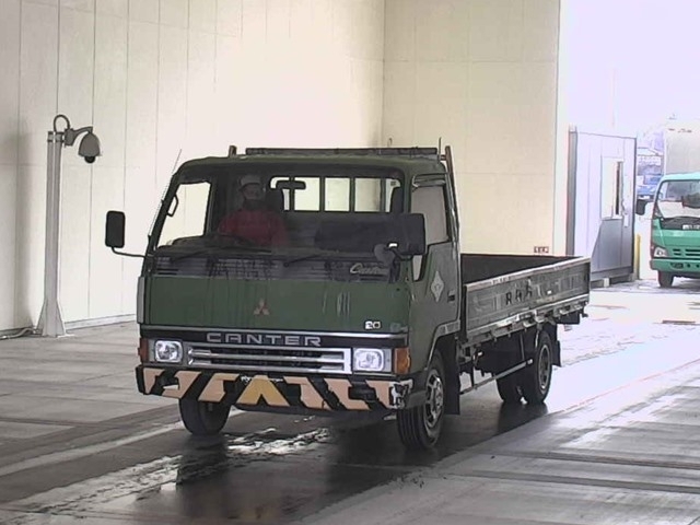 MITSUBISHI CANTER