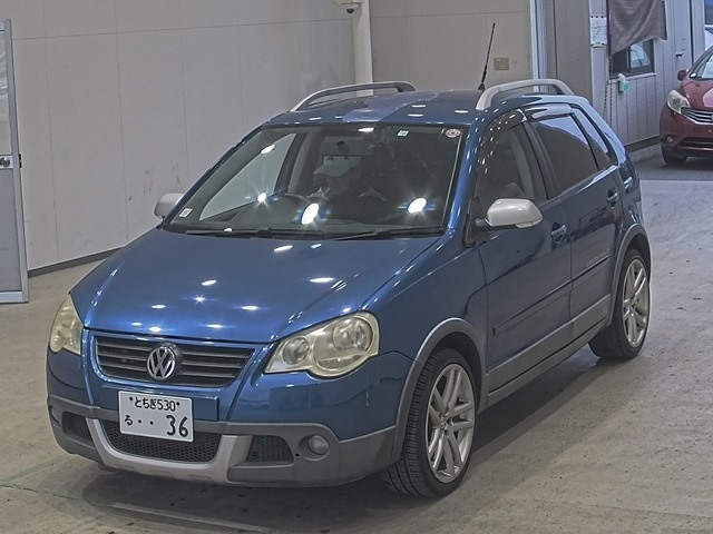 VOLKSWAGEN CROSS POLO