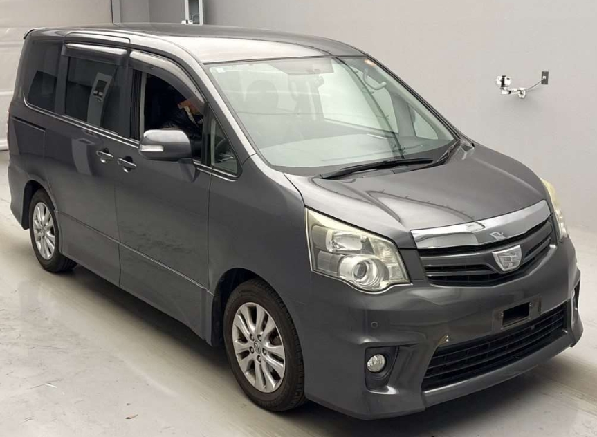 TOYOTA NOAH SI