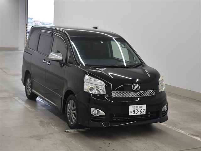 TOYOTA VOXY ZS