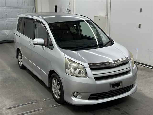 TOYOTA NOAH Si