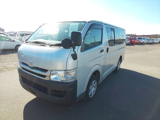 TOYOTA HIACE VAN