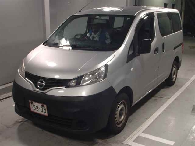 NISSAN NV200