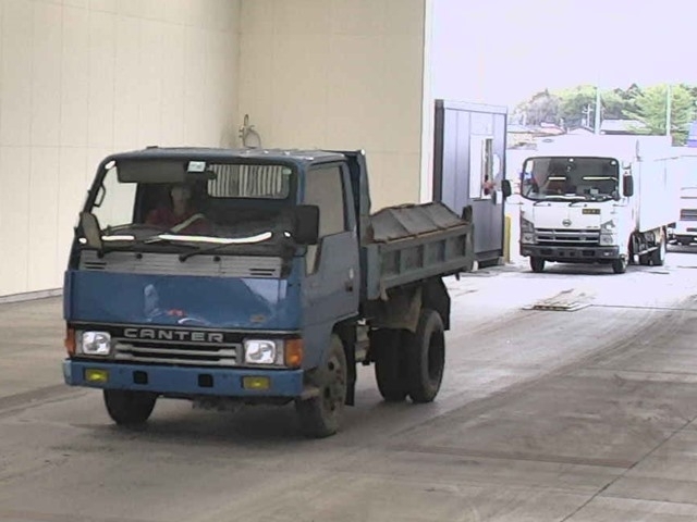 MITSUBISHI CANTER