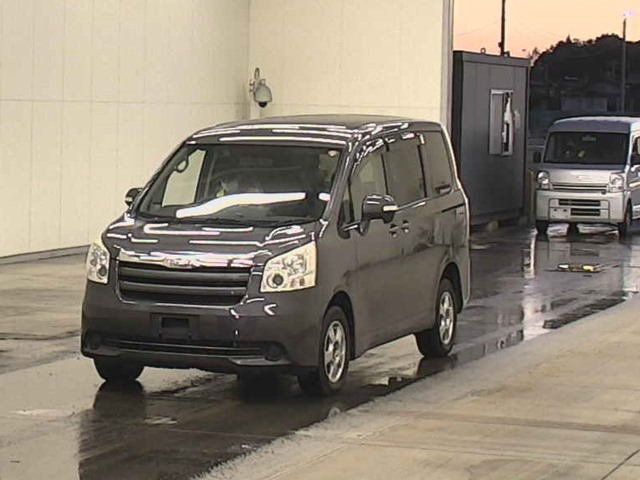 TOYOTA NOAH Wagon