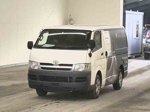 TOYOTA HIACE