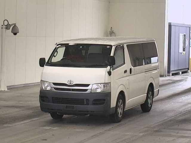 TOYOTA HIACE VAN