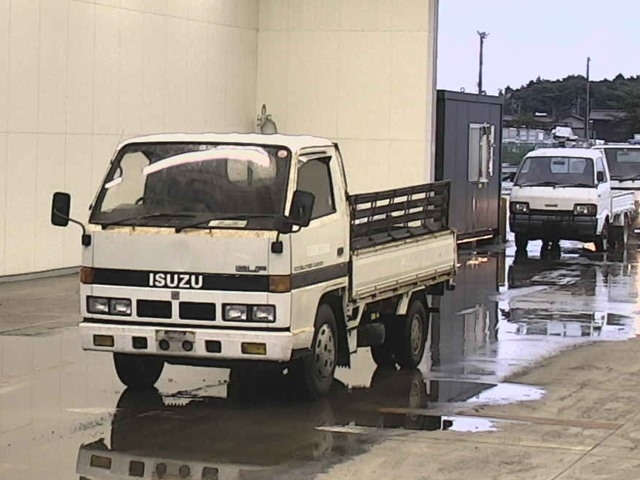 ISUZU ELF Gila