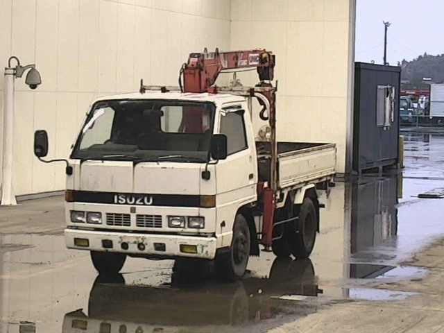 ISUZU ELF Gila . Crane