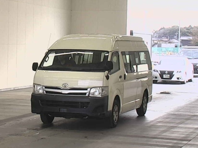 TOYOTA HIACE DX