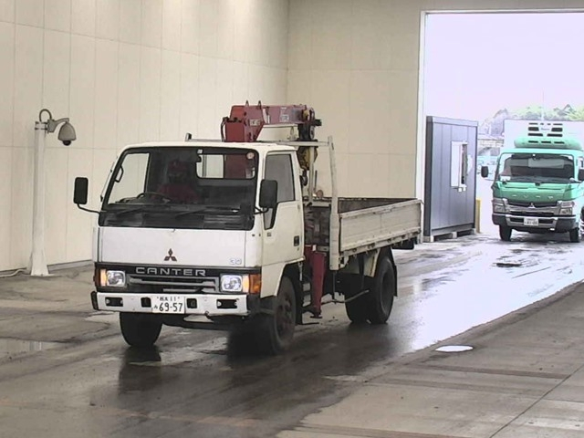 MITSUBISHI CANTER Gila . Crane