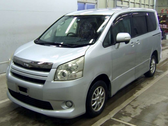 TOYOTA NOAH Si 4WD