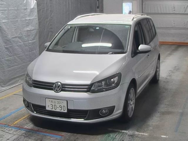 VOLKSWAGEN GOLF TOURAN
