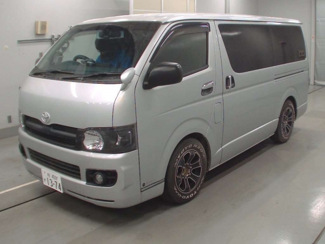 TOYOTA HIACE VAN