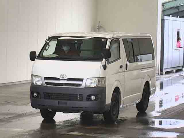 TOYOTA HIACE