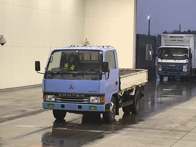MITSUBISHI CANTER