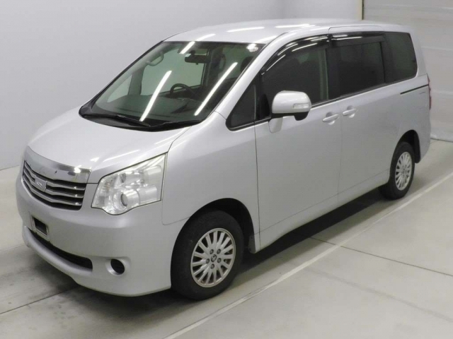TOYOTA NOAH YY 4WD
