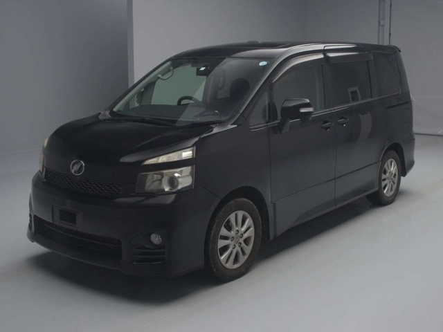 TOYOTA VOXY ZS