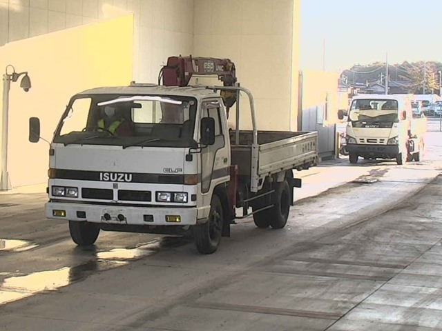 ISUZU ELF Gila . Crane 3 Dan