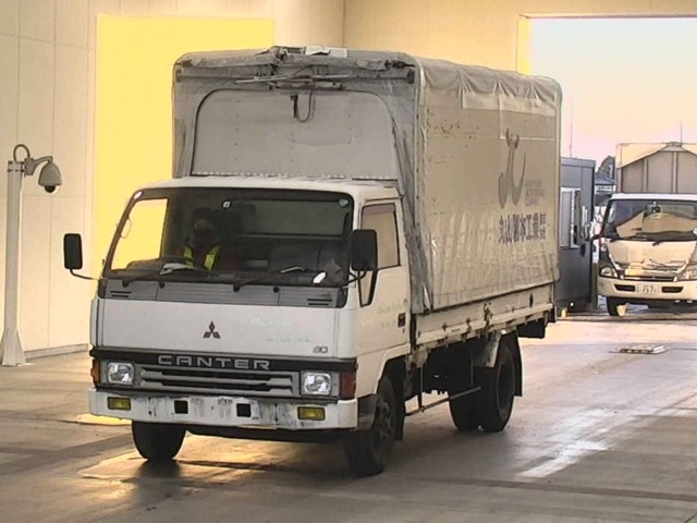 MITSUBISHI CANTER