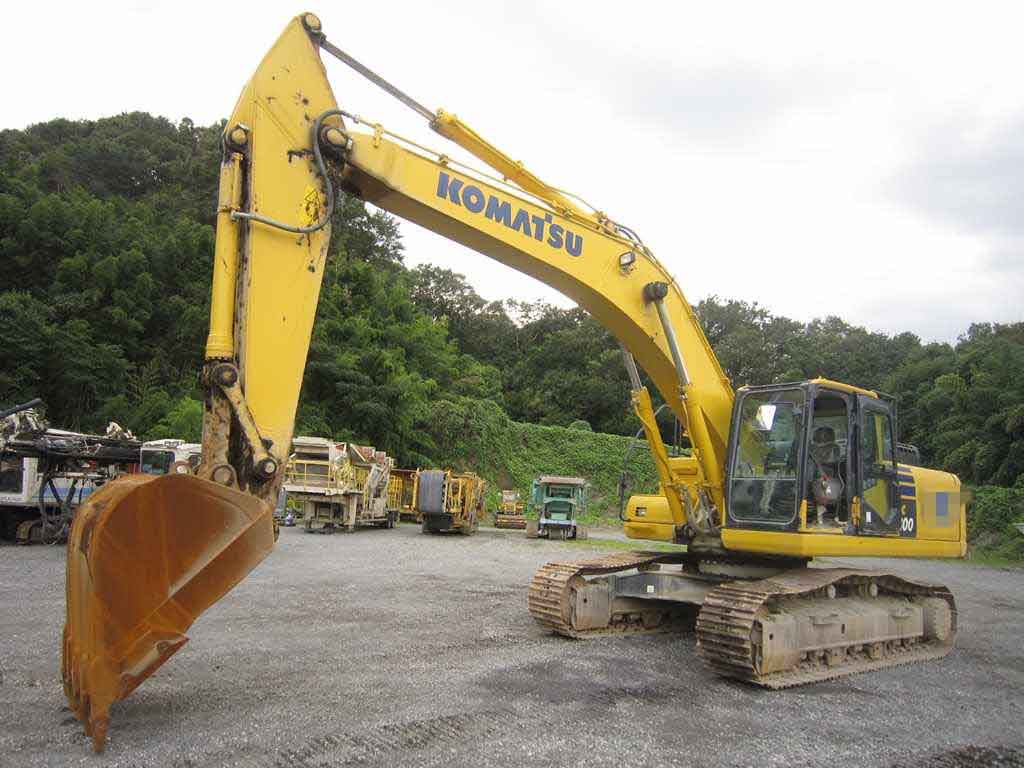 KOMATSU EXCAVATOR