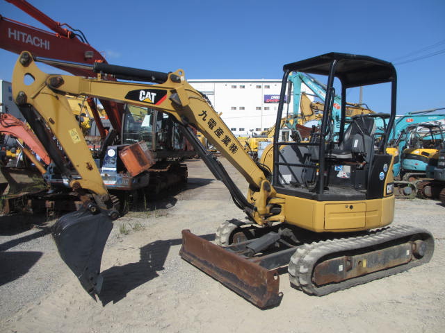 CATERPILLAR MINI EXCAVATOR
