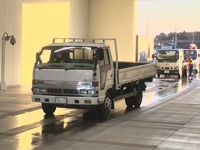 ISUZU ELF Gila