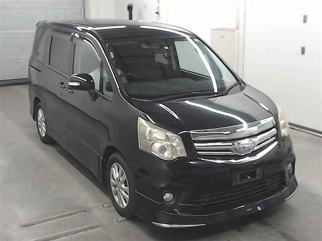 TOYOTA NOAH SI