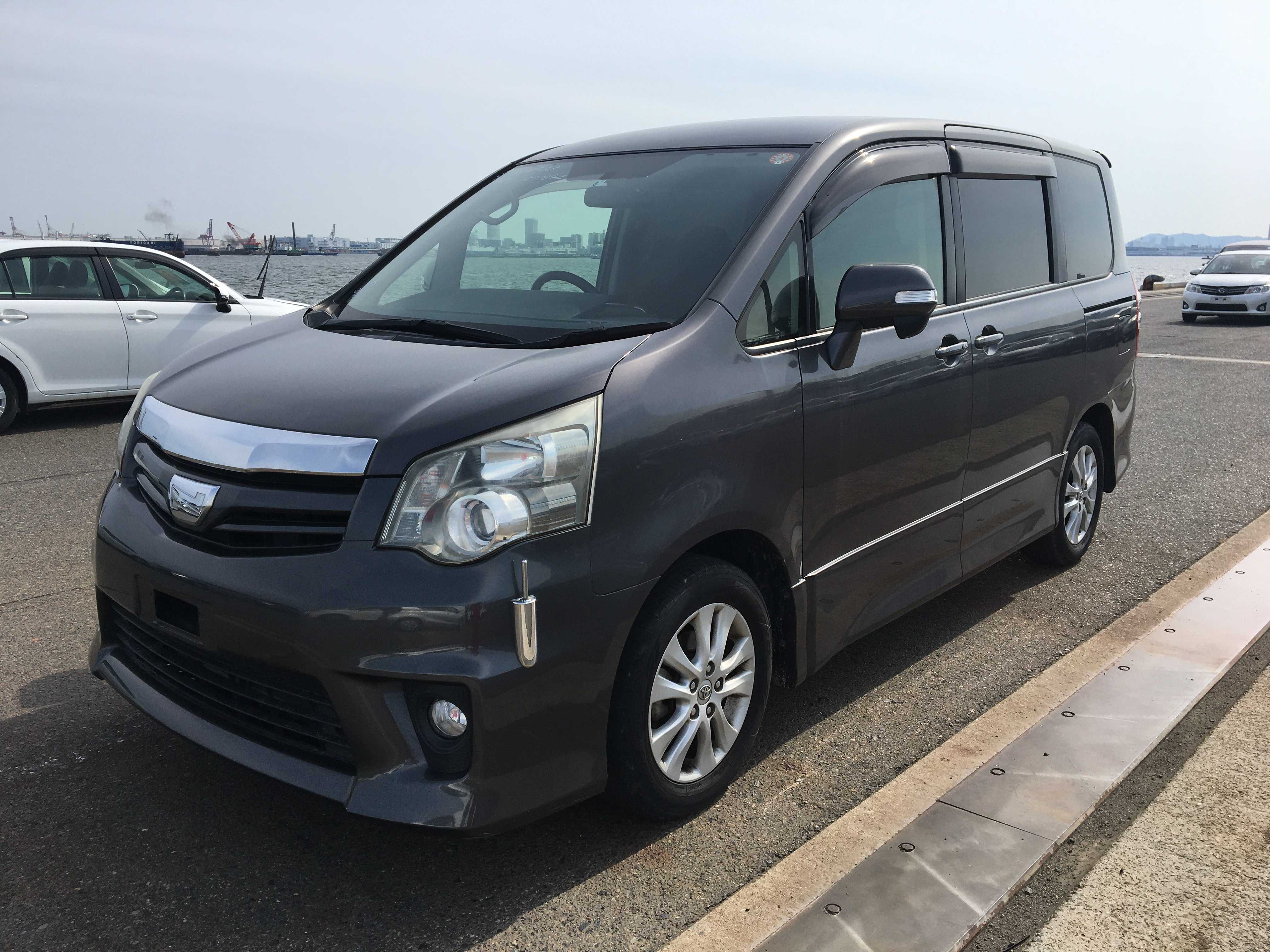 TOYOTA NOAH SI
