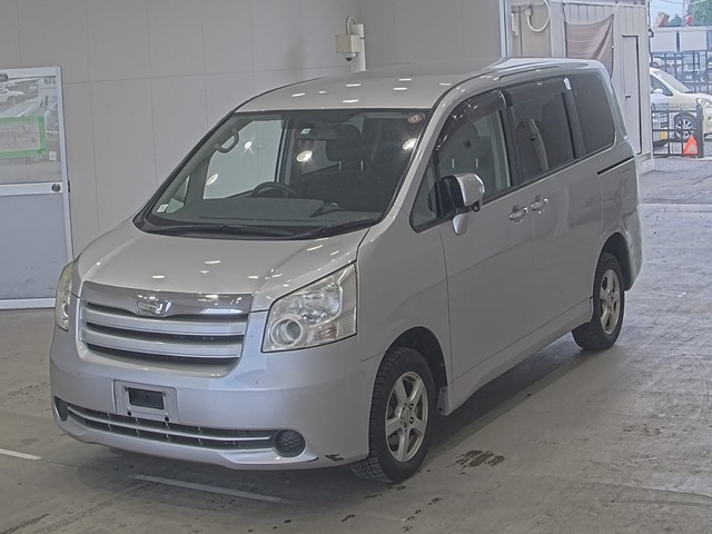 TOYOTA NOAH 5 DOOR WAGON X SPECIAL EDITION