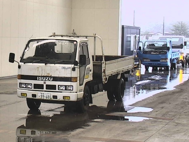 ISUZU ELF Gila