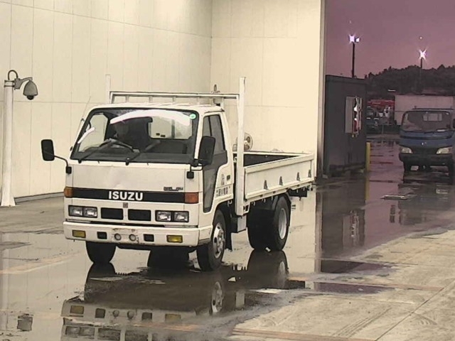 ISUZU ELF Gila