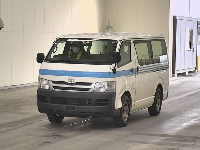 TOYOTA REGIUS ACE