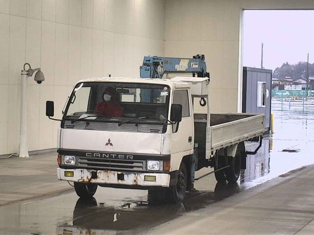 MITSUBISHI CANTER Gila . Crane 4 Dan