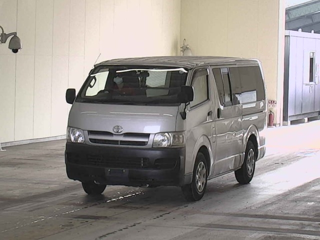 TOYOTA HIACE